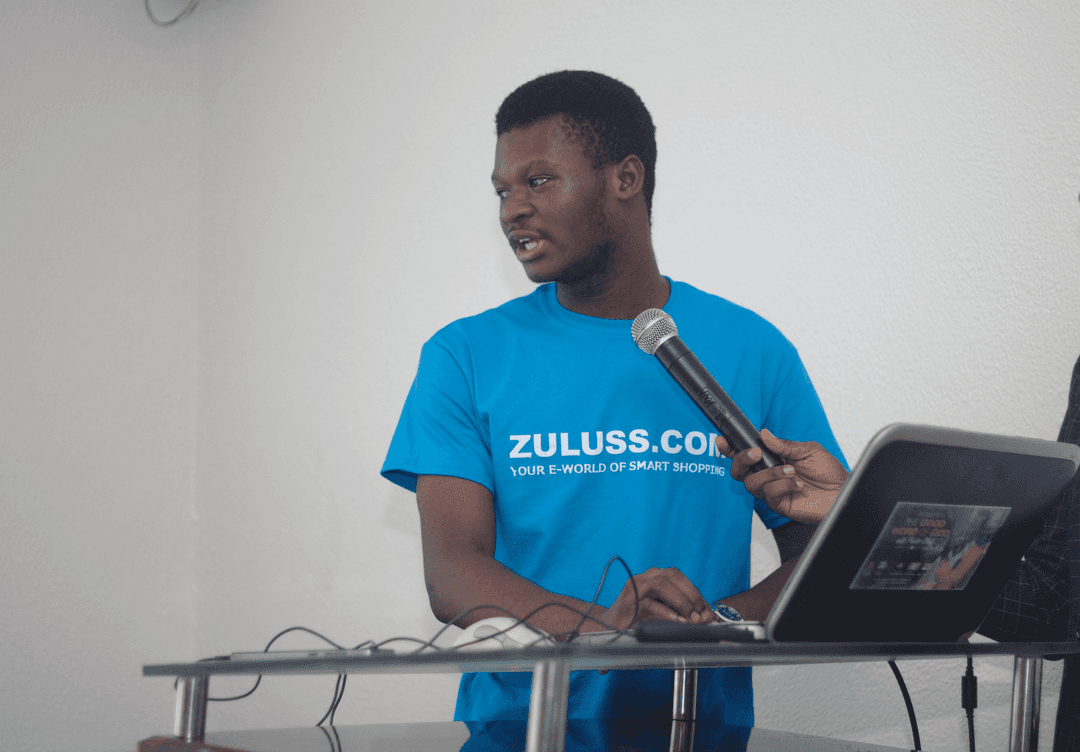 Alfred Doh-Nani demonstrating the zuluss app at launch